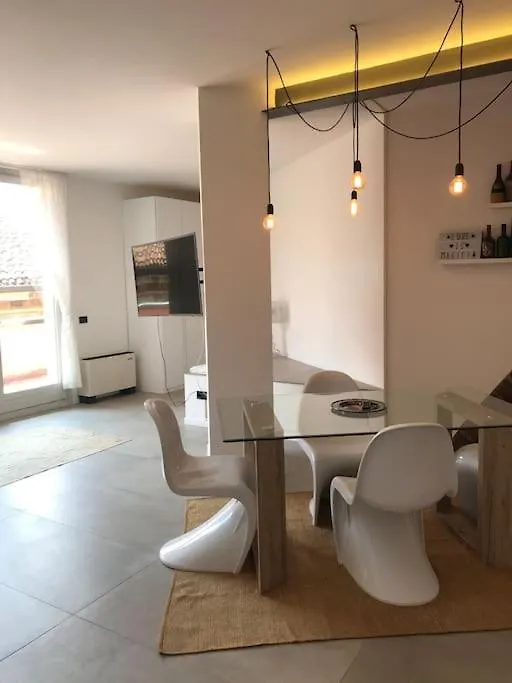 Apartment Loft Teatro Politeama - Intero Appartamento In Centro Storico Con Vista Cremona